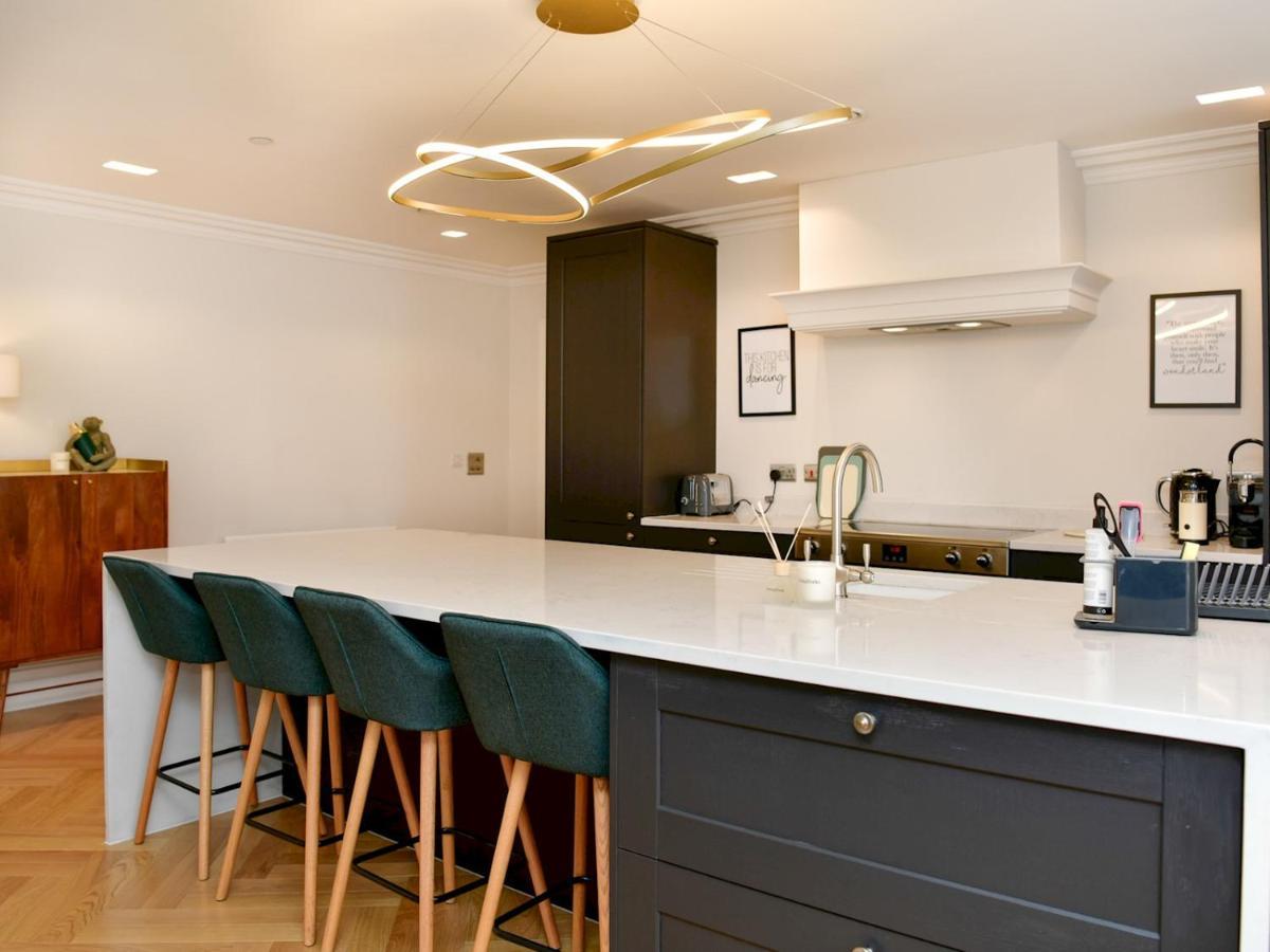 Pass The Keys Beautiful 2 Bed Apartment With Parking In The Bay Cardiff Kültér fotó